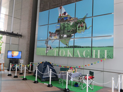 展示会場壁面パネル（あそぼう！十勝の空の下～北海道十勝でアウトドア＆アクティビティ～）